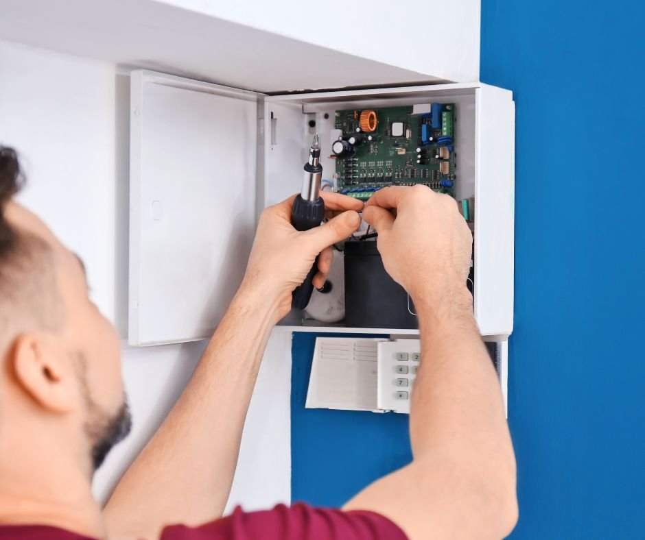 Elektriker bei der Arbeit